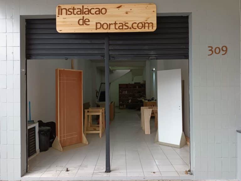 instalador de portas de madeira de todos os modelos